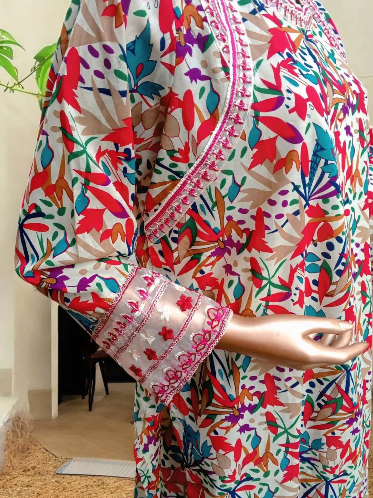 3 pc Stitched Embroidered Pure lawn suit - Flowery - Ushams Clothing