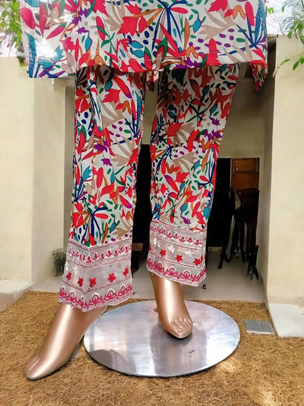 3 pc Stitched Embroidered Pure lawn suit - Flowery - Ushams Clothing