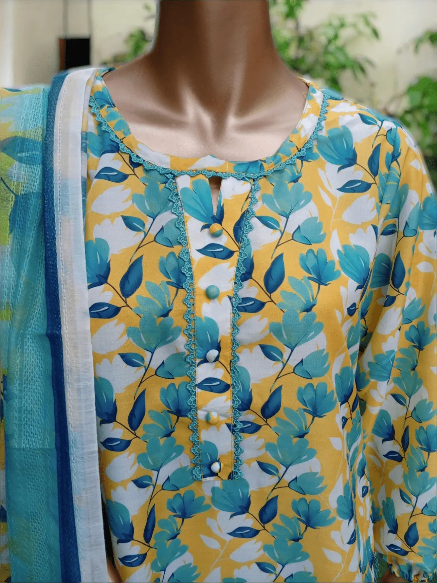 3 pc printed Swiss lawn suit - Breeze - Ushams Clothing